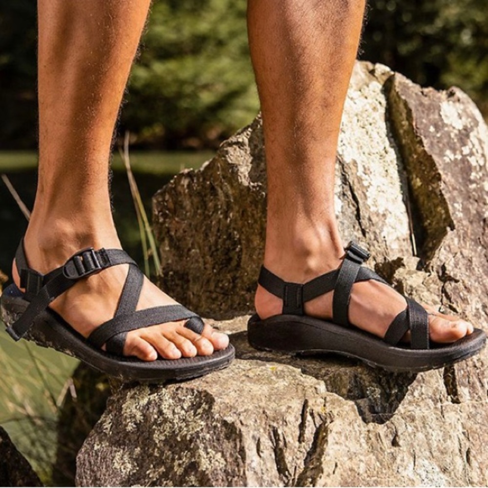 EUC Men’s Chacos Z2 Black Classic Sandals